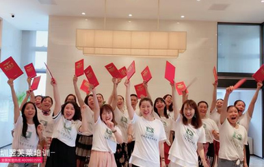 淚聚是緣。愛心成就翌芙萊，我們圓滿畢業(yè)啦！